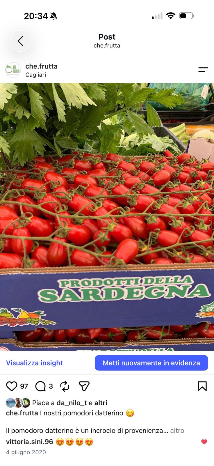 Cassetta di pomodorini datterini rossi con etichetta Prodotti della Sardegna